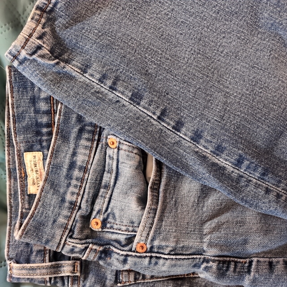 Levis mom jeans